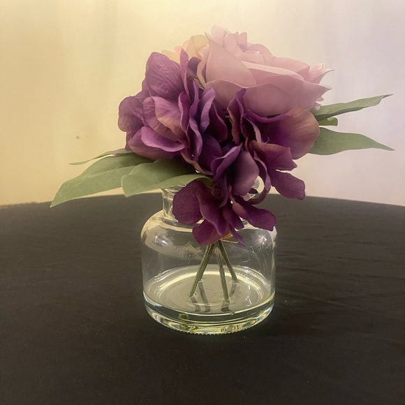 Beautiful rose and hydrangeas floral decor - Picture 3 of 4